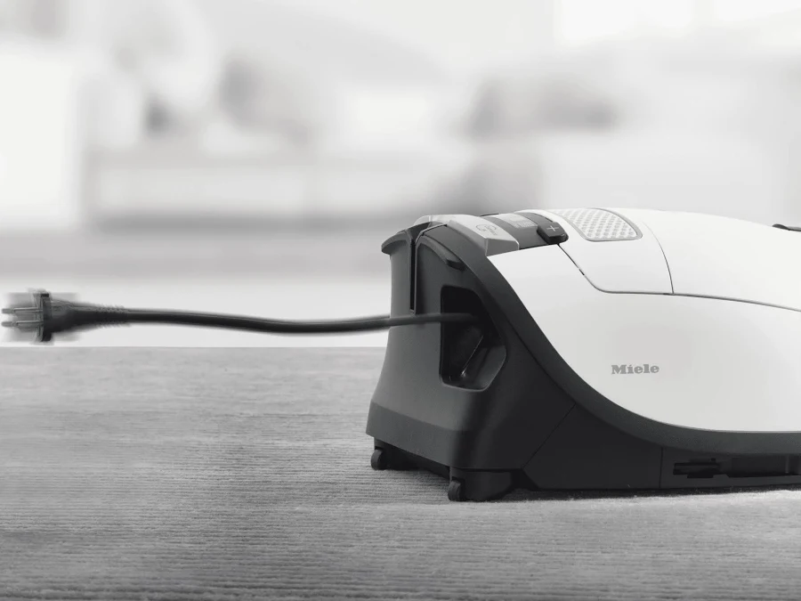 Miele Complete C3 Excellence Canister Vacuum, photo 5 of 7