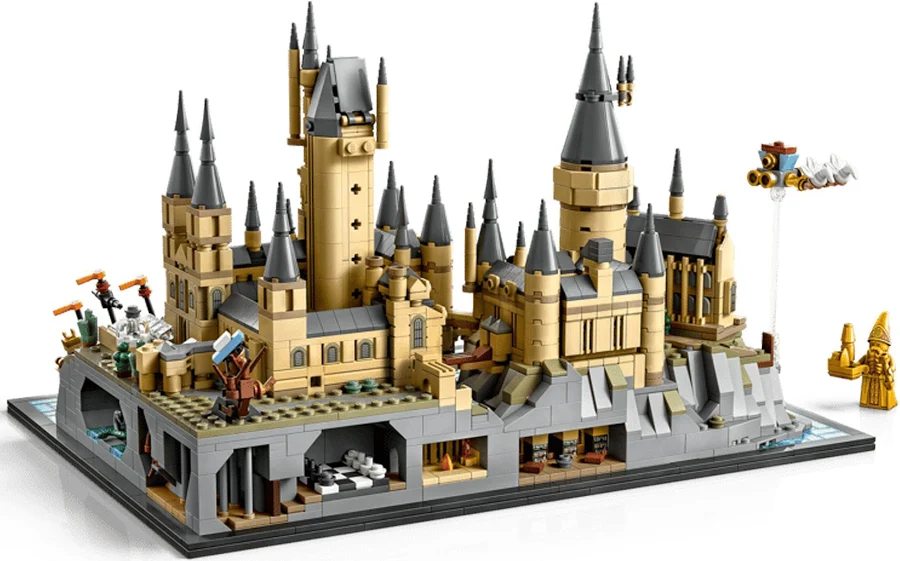 LEGO Harry Potter 76419 Hogwarts Castle and Grounds, photo 3 of 7