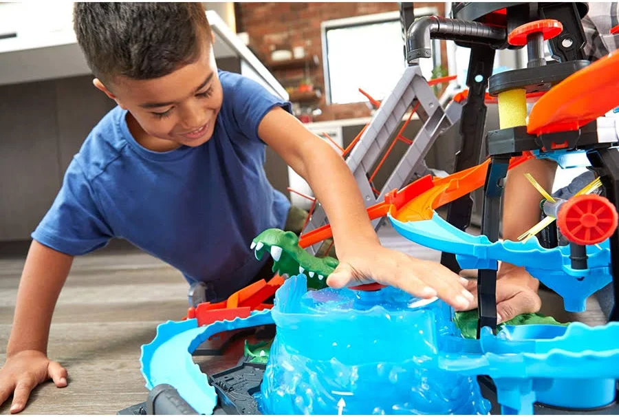 Hot Wheels Ultimate Gator Car Wash Playset with Color Shifters Car, photo 7 of 7